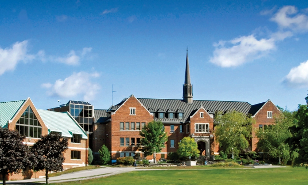  Beca de  Pregrado en Canadá – Algoma University