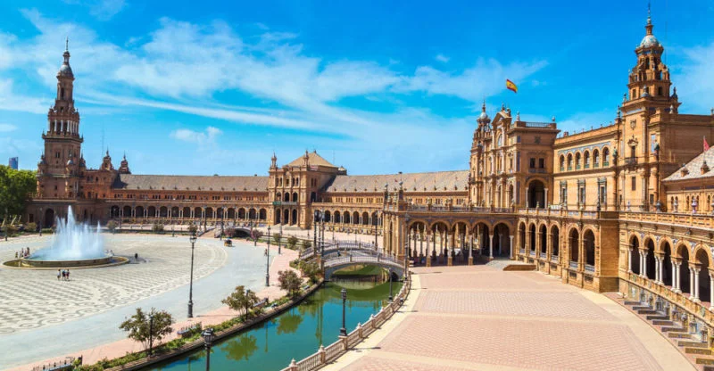 Beca de Doctorado en Economía, Empresa, Finanzas y Computación en España